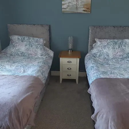 Two Bedroom House With Enclosed Gardens And 2 Car Drive Caergeiliog Экстерьер фото