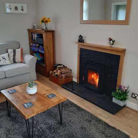 Two Bedroom House With Enclosed Gardens And 2 Car Drive Caergeiliog Экстерьер фото