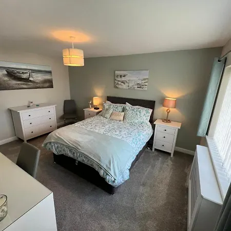 Two Bedroom House With Enclosed Gardens And 2 Car Drive Caergeiliog Экстерьер фото