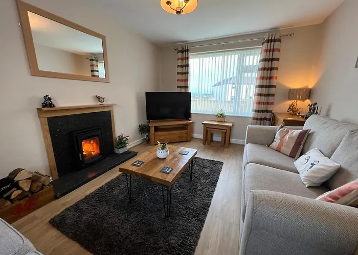 Two Bedroom House With Enclosed Gardens And 2 Car Drive