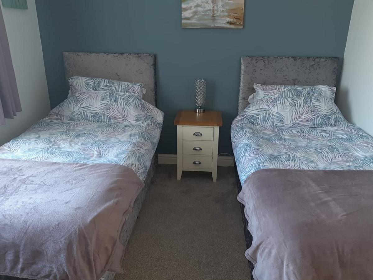 Holiday home Two Bedroom House With Enclosed Gardens And 2 Car Drive