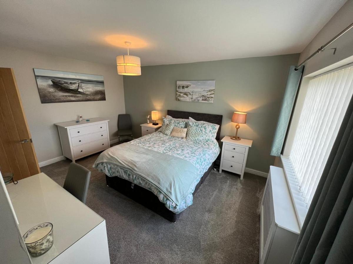 Holiday home Two Bedroom House With Enclosed Gardens And 2 Car Drive *