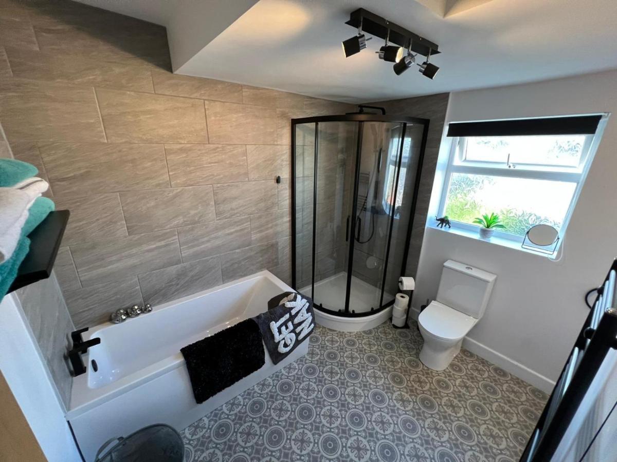 Holiday home Two Bedroom House With Enclosed Gardens And 2 Car Drive Caergeiliog